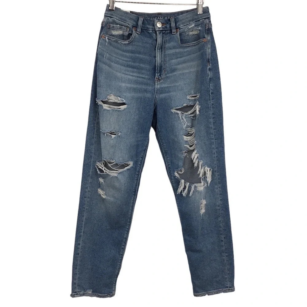American Eagle Curvy Mom Jeans Womens 6 Light Wash Distressed Ripped Denim